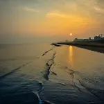 Seaside With Breathtaking Sea Views 아파트 *