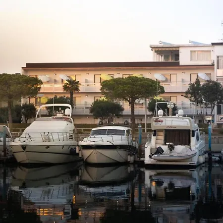 Lägenhet Seaside With Breathtaking Sea Views *